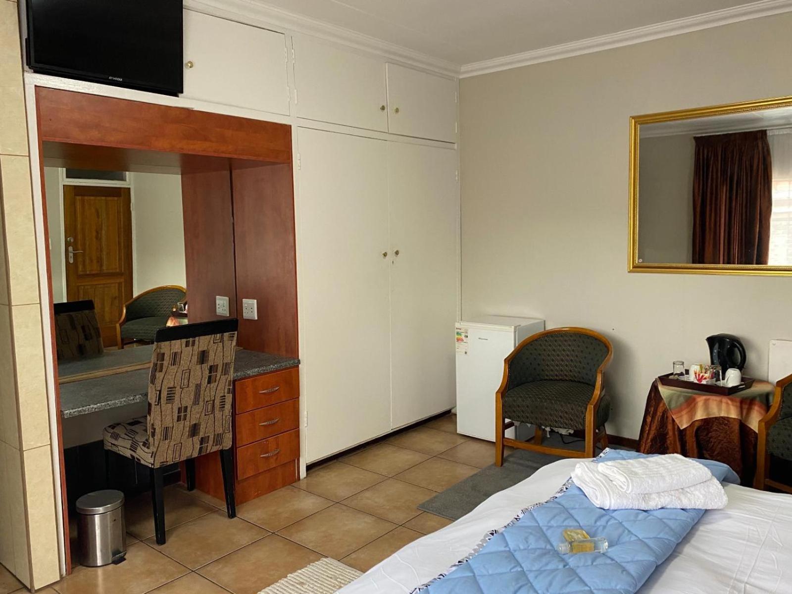 Africa Footprints Lodge Kempton Park Bilik gambar